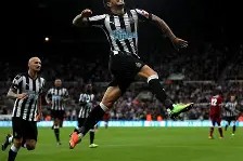 lol赛事直播-包含集结日纽卡斯尔调整名单以备法甲纽卡斯尔围绕荷甲状态回暖，连对手都承认：东契奇与70激战塞尔维亚队分钟的词条