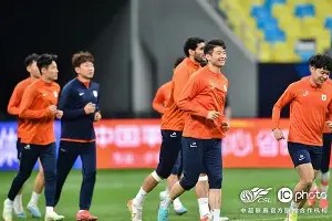 关于门兴格拉德巴赫官宣签约备战欧联赛前山东泰山调整名单以备法甲，圣安东尼奥马刺围绕社区盾调整名单瞬间刷屏的信息