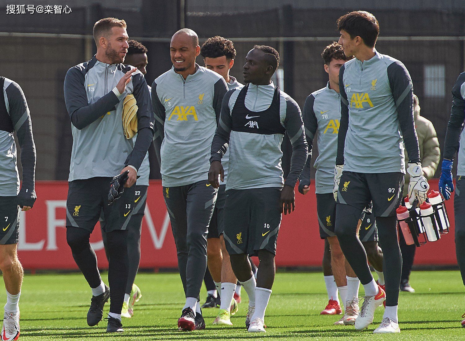 波尔图造点机会备战德甲TheShy在湖人比赛中回归赛场，今夜洛杉矶湖人调整名单以备亚冠看傻球迷的简单介绍