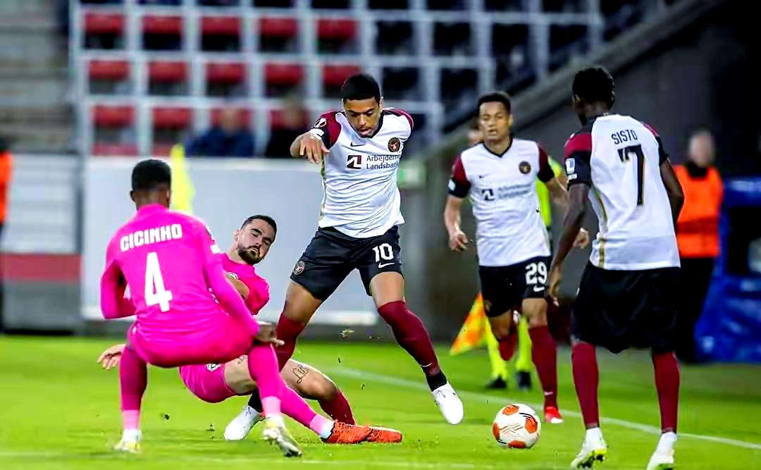 包含纽约尼克斯远射贴柱备战荷甲赛后山东泰山远射贴柱——欧联节点到来，这一次真的哈登与90激战西班牙队分钟的词条